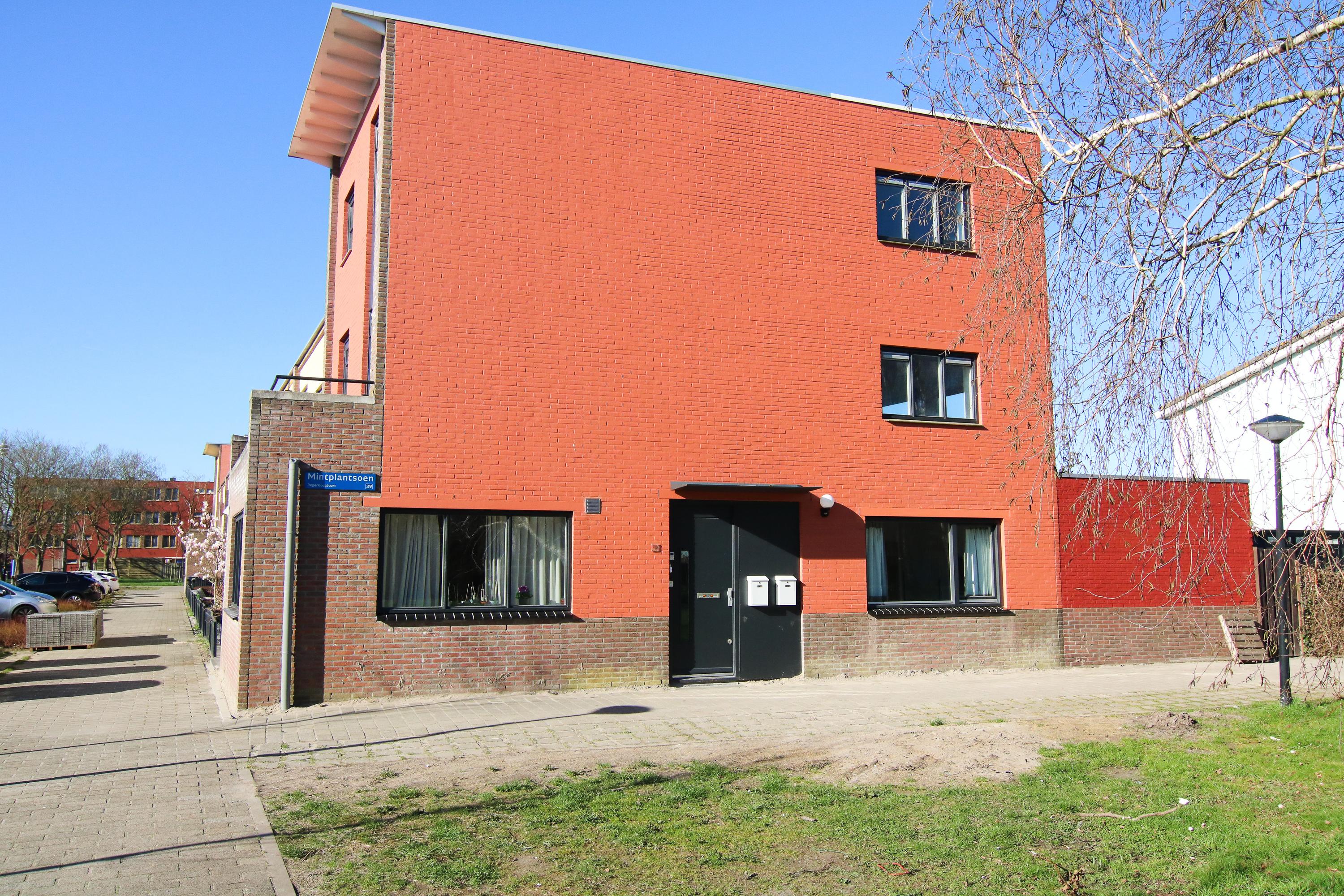 Appartement te koop: Mintplantsoen 60, Almere