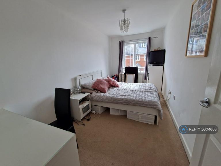 Flat Ducketts Mead in Shinfield