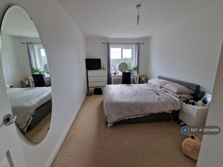 Flat Ducketts Mead in Shinfield