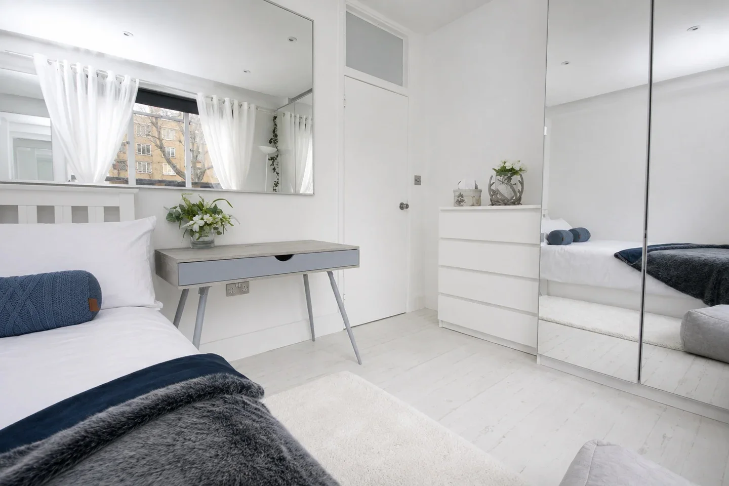 Room John Aird Court in City of Westminster