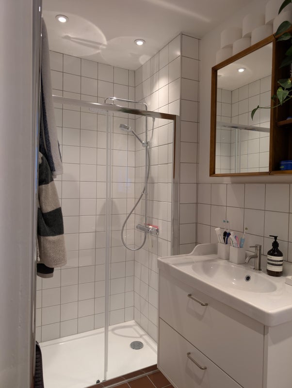 Room Mill Lane in Greater London