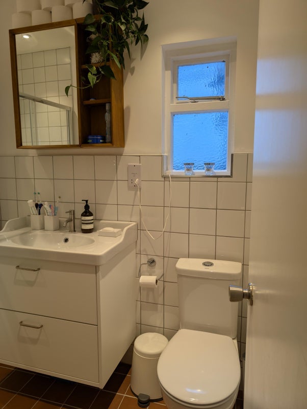 Room Mill Lane in Greater London