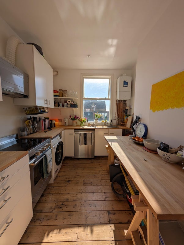 Room Mill Lane in Greater London