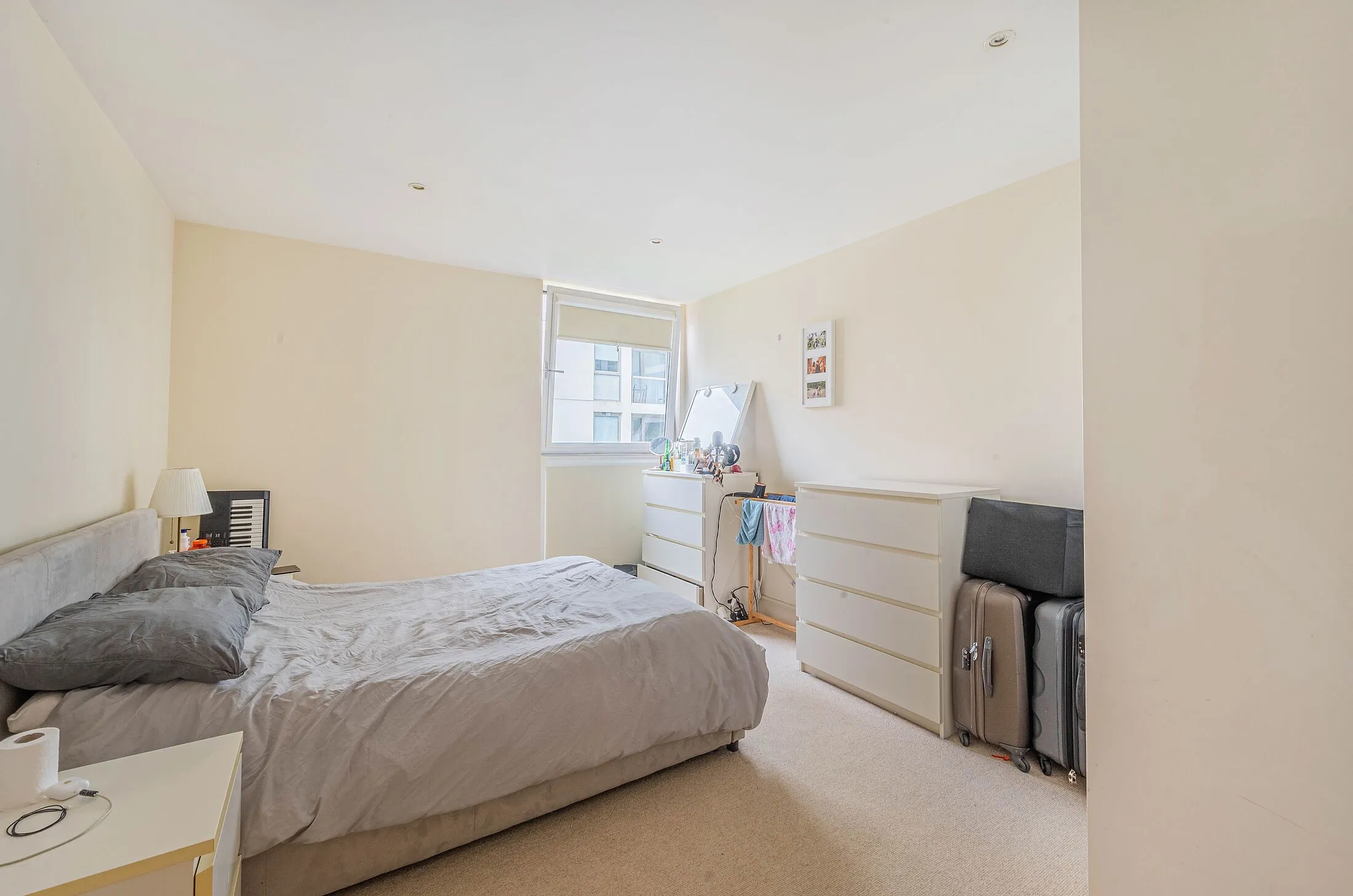 Flat Lanterns Way in Greater London