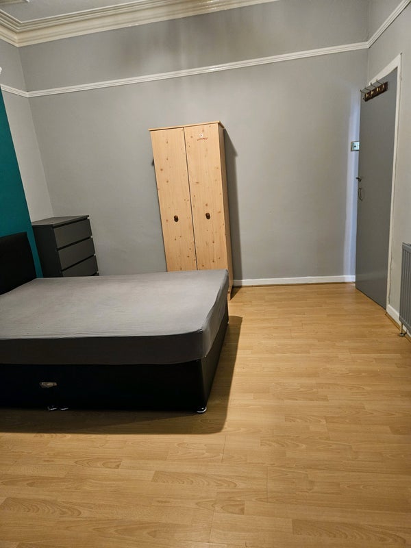 Room Ash Grove in Manchester