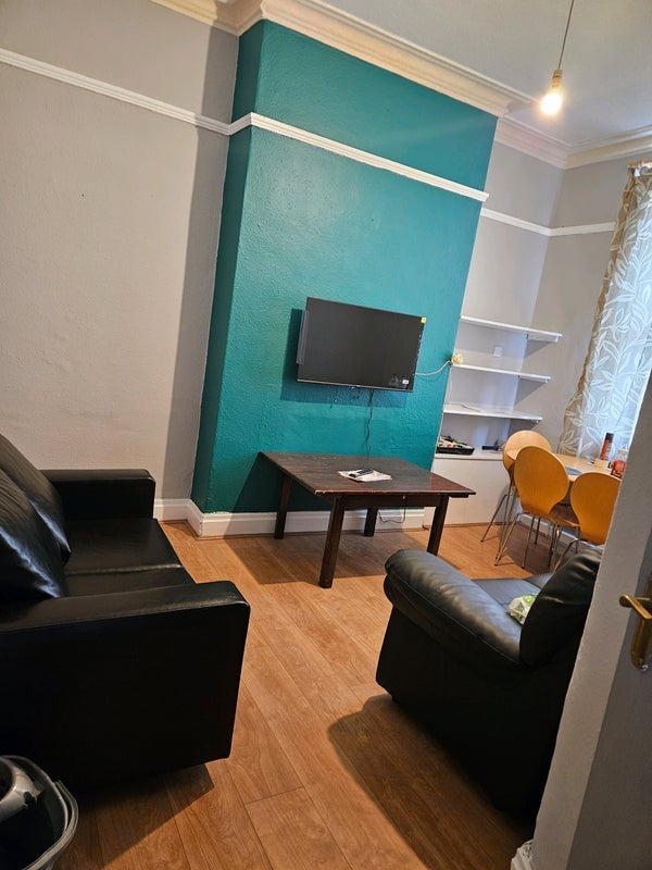 Room Ash Grove in Manchester