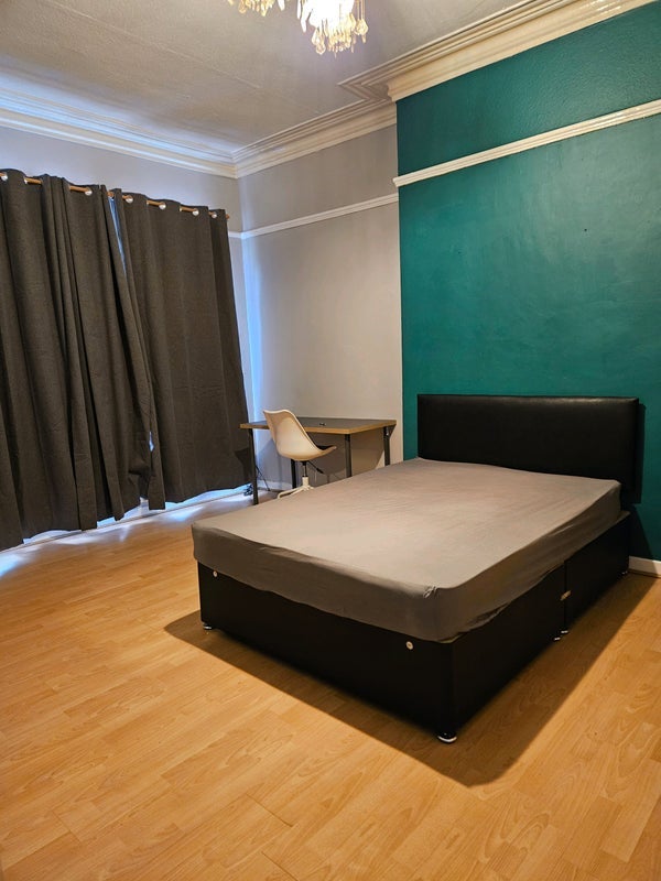 Room Ash Grove in Manchester