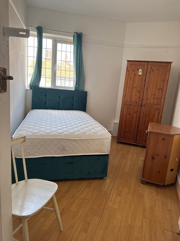Room Station Square in Greater London