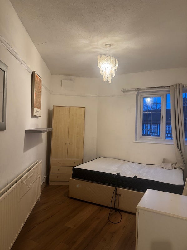 Room Station Square in Greater London