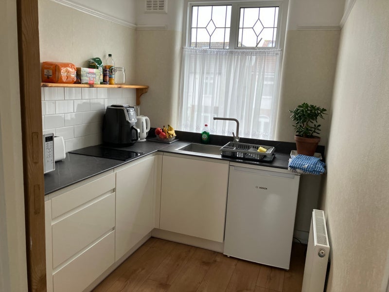 Room Sunnydene Avenue in Greater London