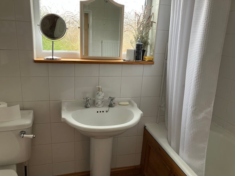 Room Sunnydene Avenue in Greater London