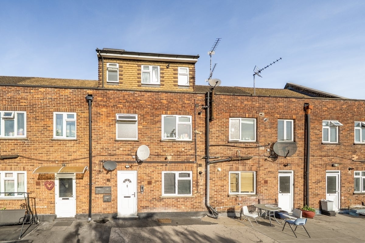 Flat Shenley Road in Hertsmere