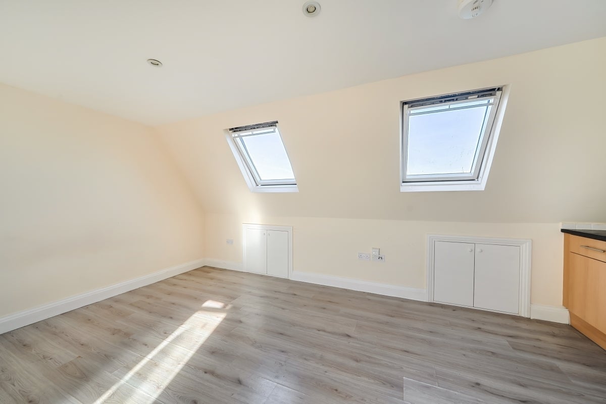 Flat Shenley Road in Hertsmere