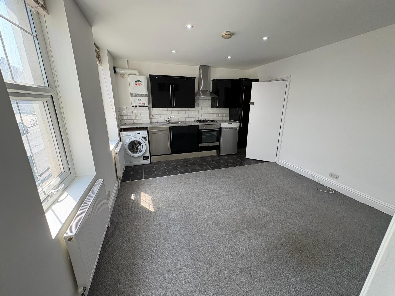 Flat Woolwich Road in Greater London