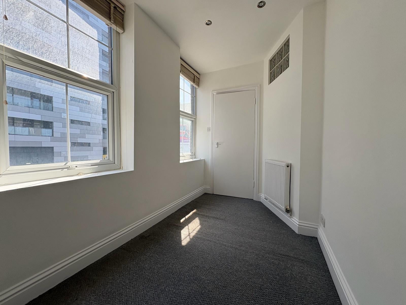 Flat Woolwich Road in Greater London