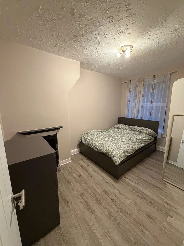 Room Tanners Hill in Greater London