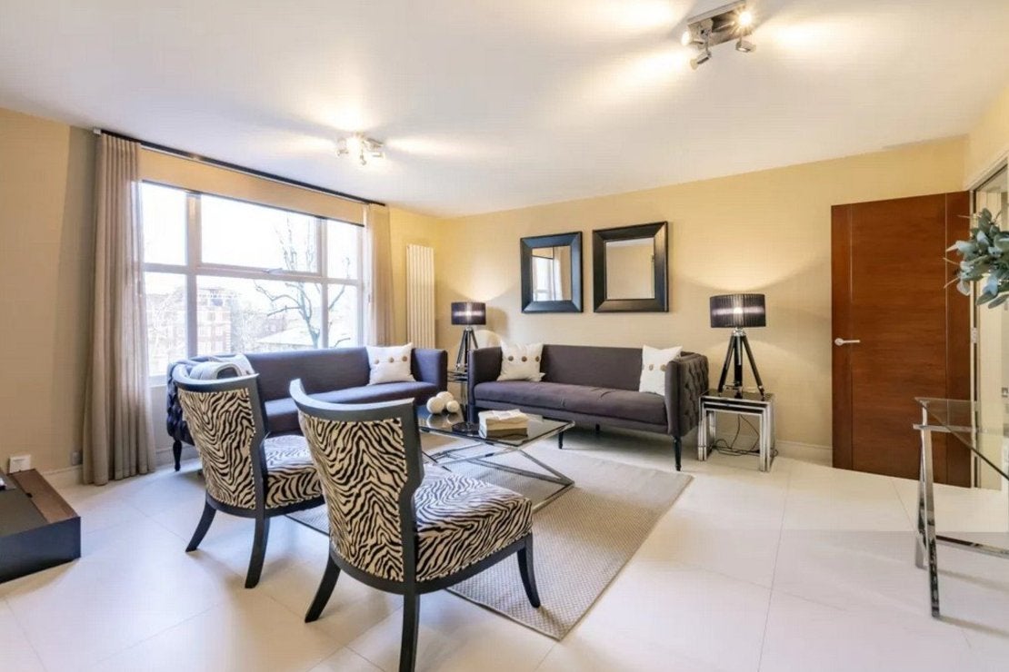 Flat Finchley Road in Greater London