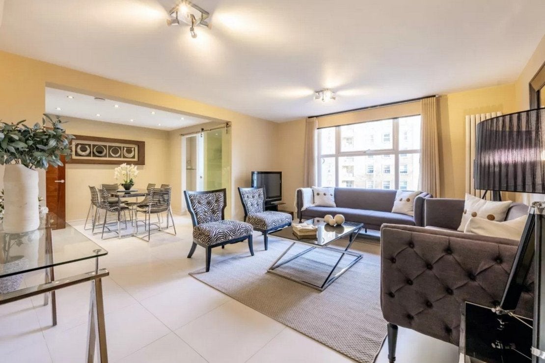 Flat Finchley Road in Greater London