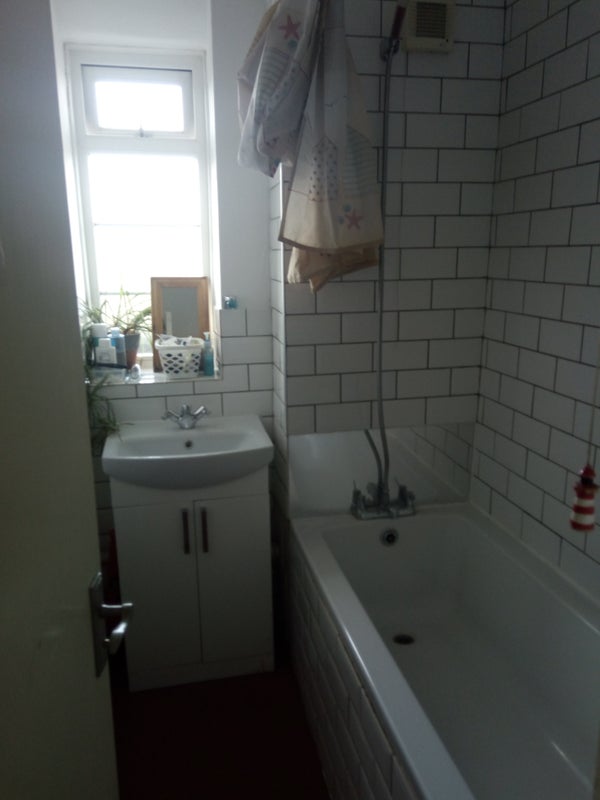 Room Mead Place in Greater London