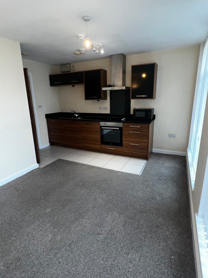 Flat Leeds Road in Bradford