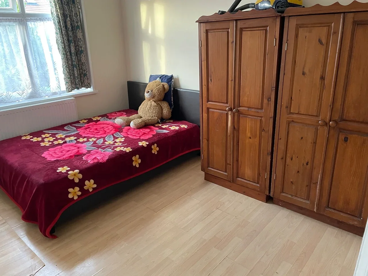 Flat Grasmere Gardens in Greater London