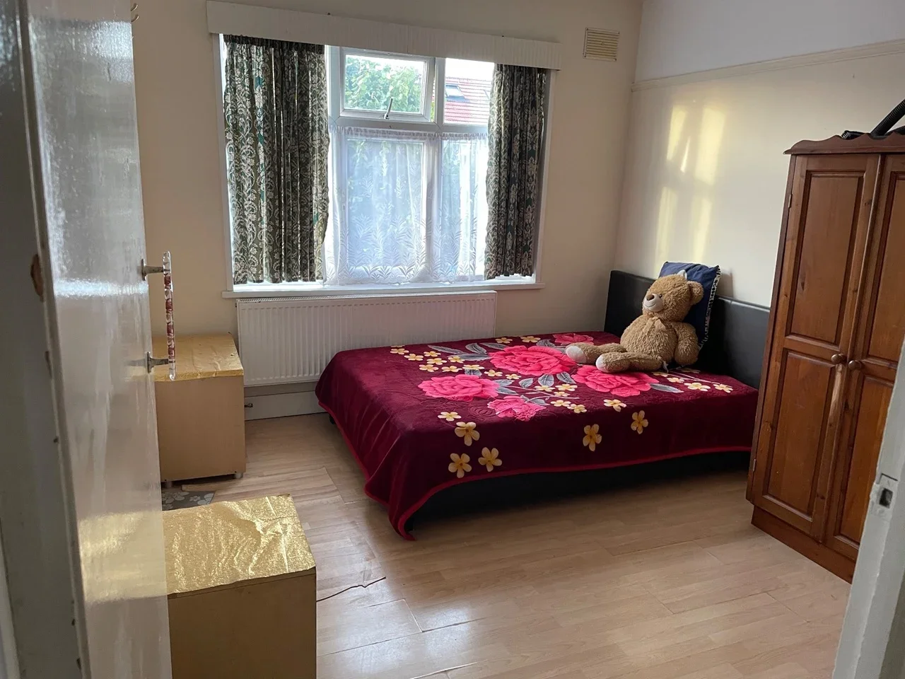 Flat Grasmere Gardens in Greater London