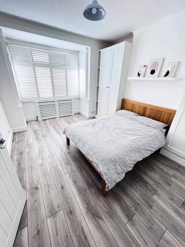 Room Harland Road in Greater London