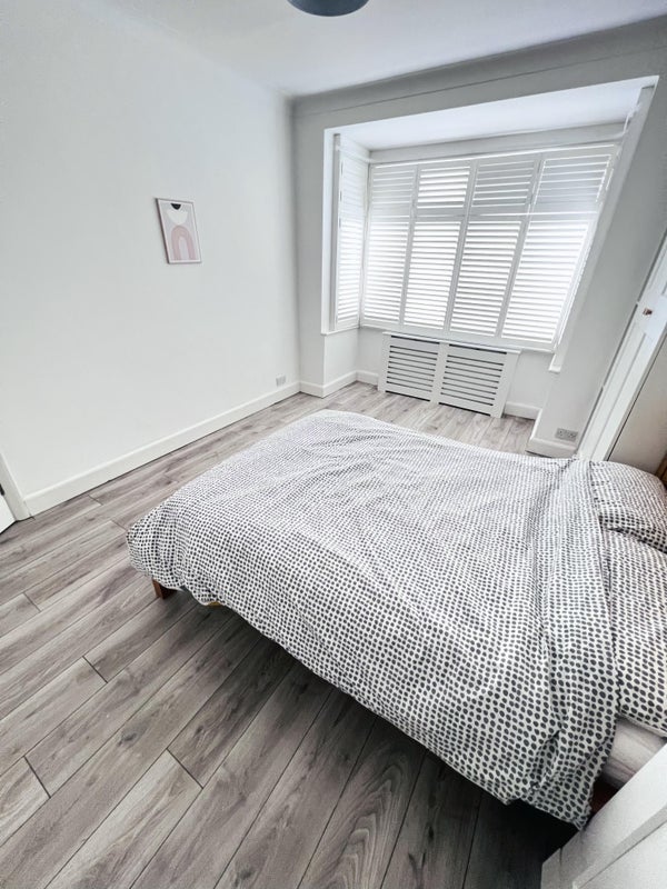 Room Harland Road in Greater London