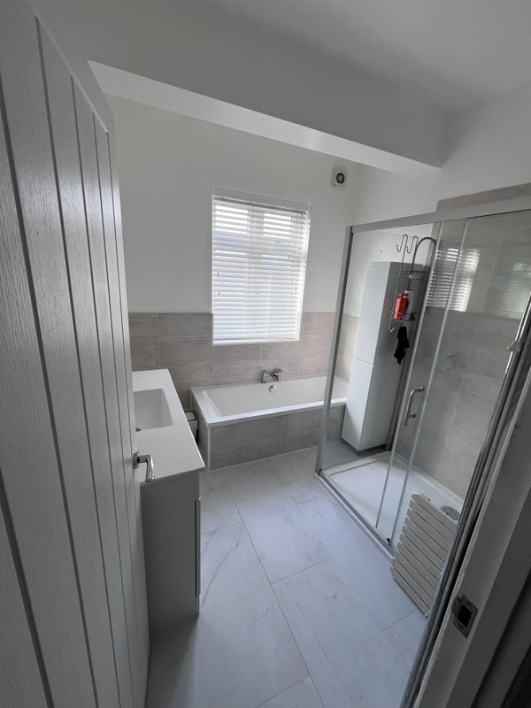 Room Harland Road in Greater London