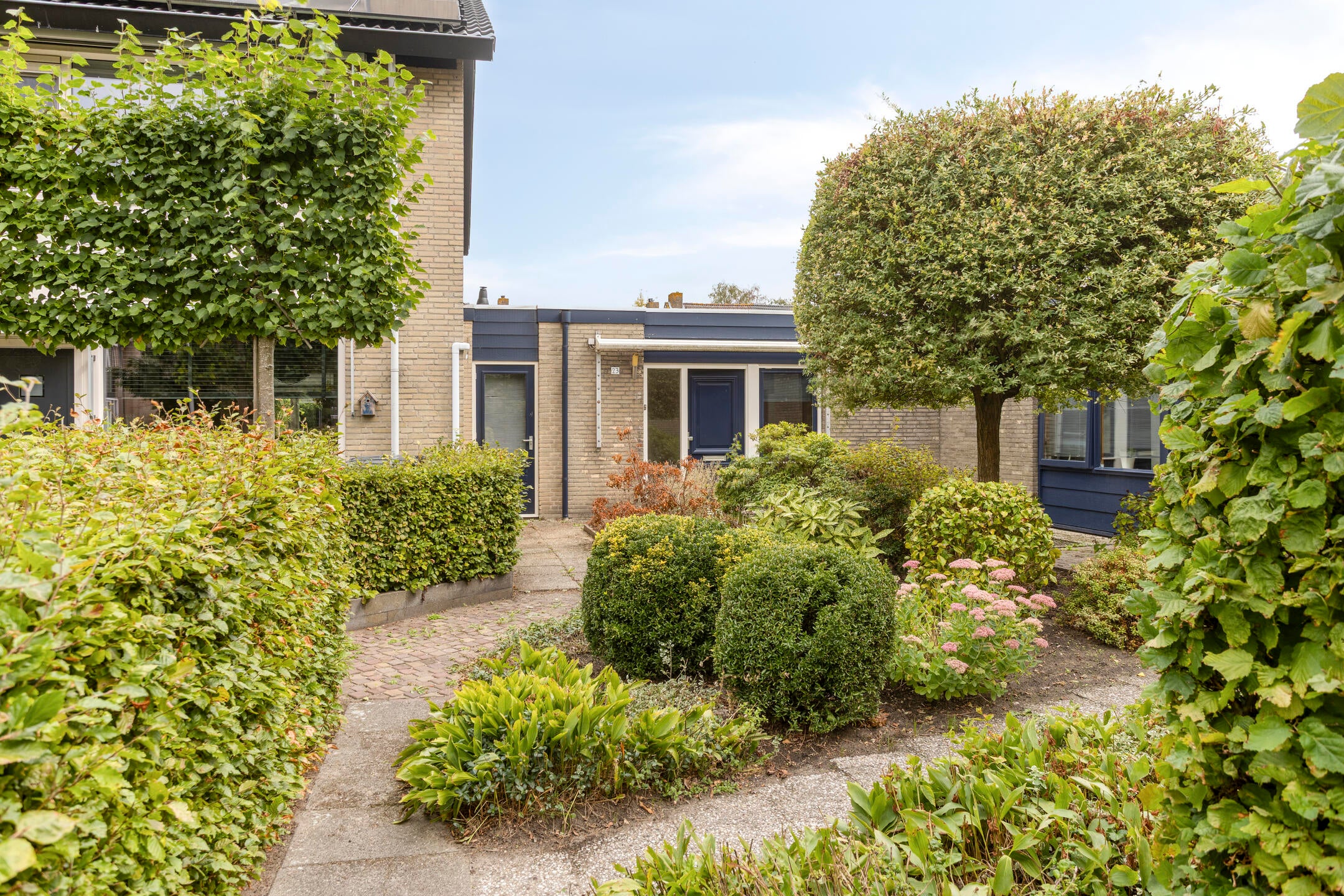 Tussenwoning te koop: Contrabas 23, Etten-Leur