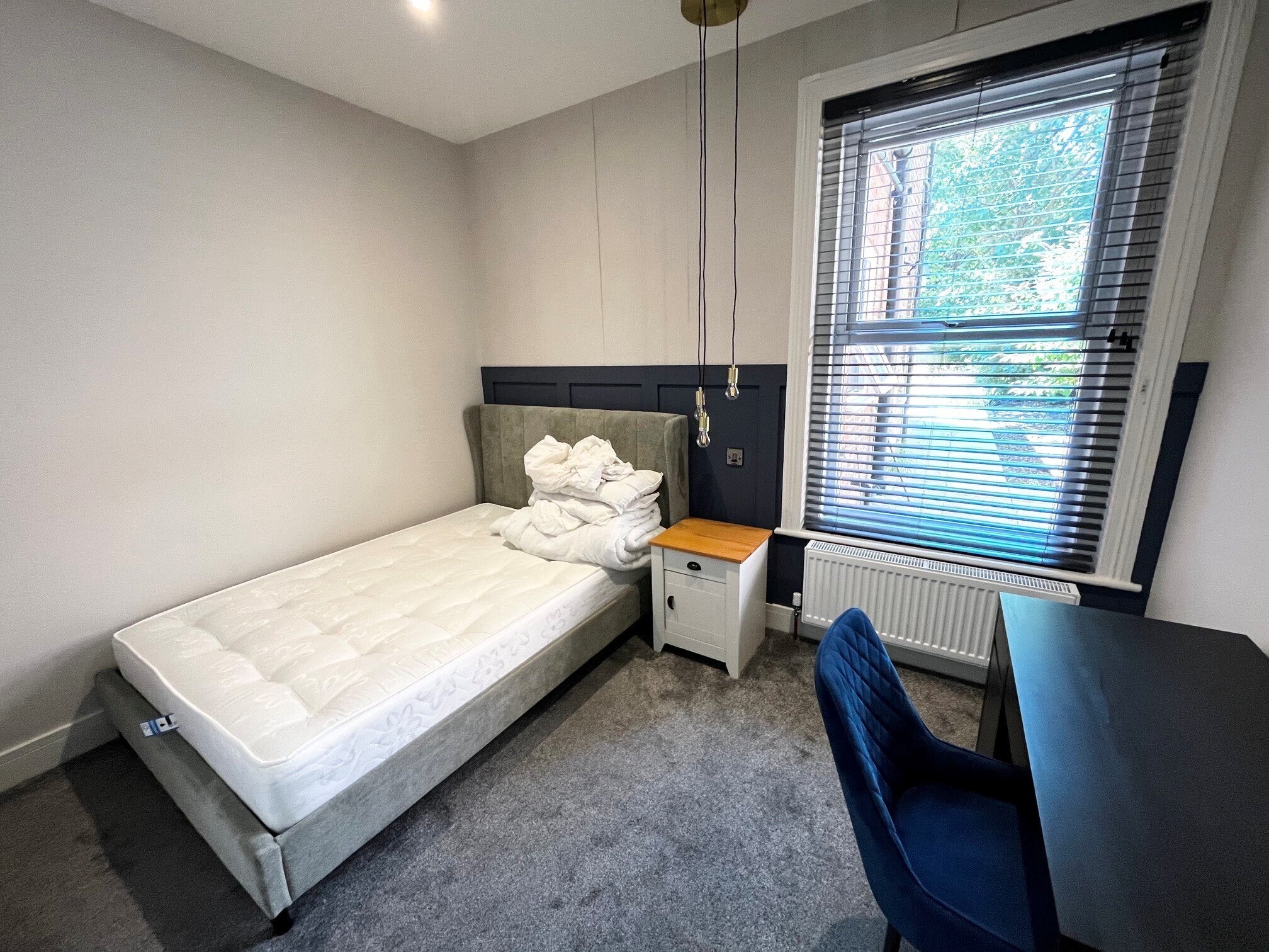 Room Ashley Road in Poole