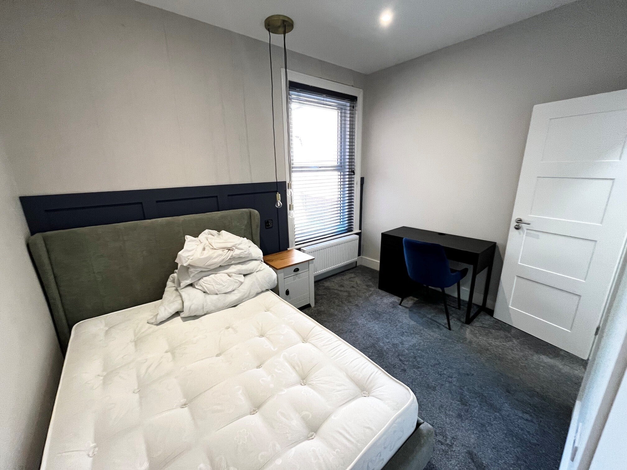 Room Ashley Road in Poole