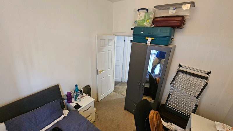 Room Russell Road in Liverpool
