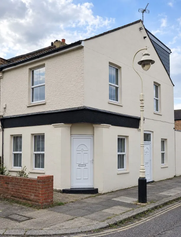 Flat Salisbury Road in Greater London