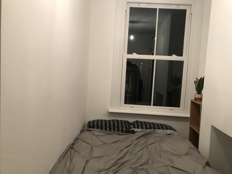 Room Derbyshire Street in Greater London