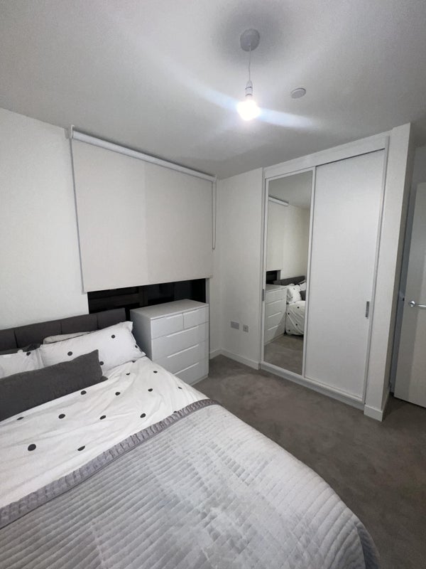 Flat Parry Street in Greater London