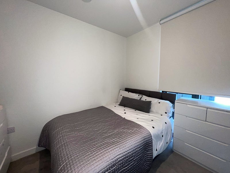 Flat Parry Street in Greater London