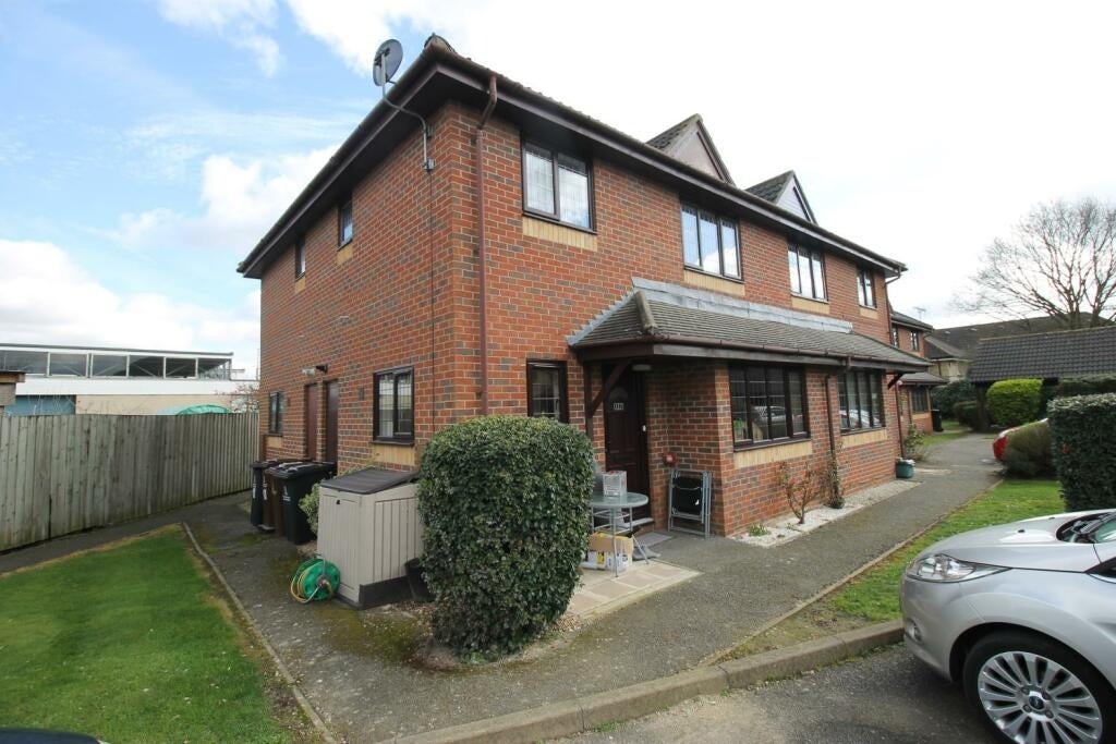 House Holliwell Close in Colchester