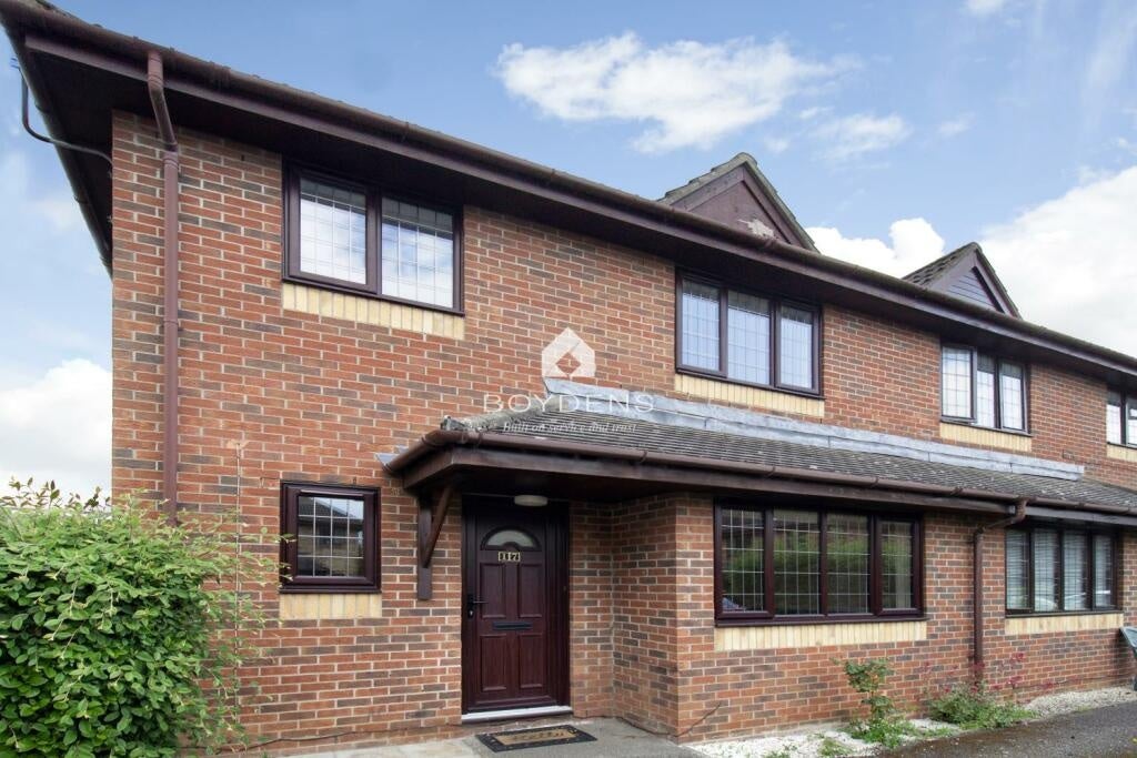 House Holliwell Close in Colchester