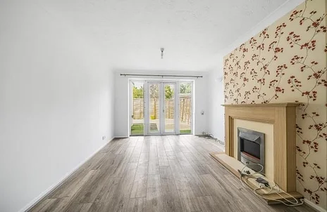 Flat Bracken Road in Cox Green