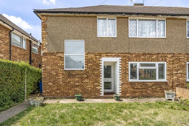 Flat Bracken Road in Cox Green