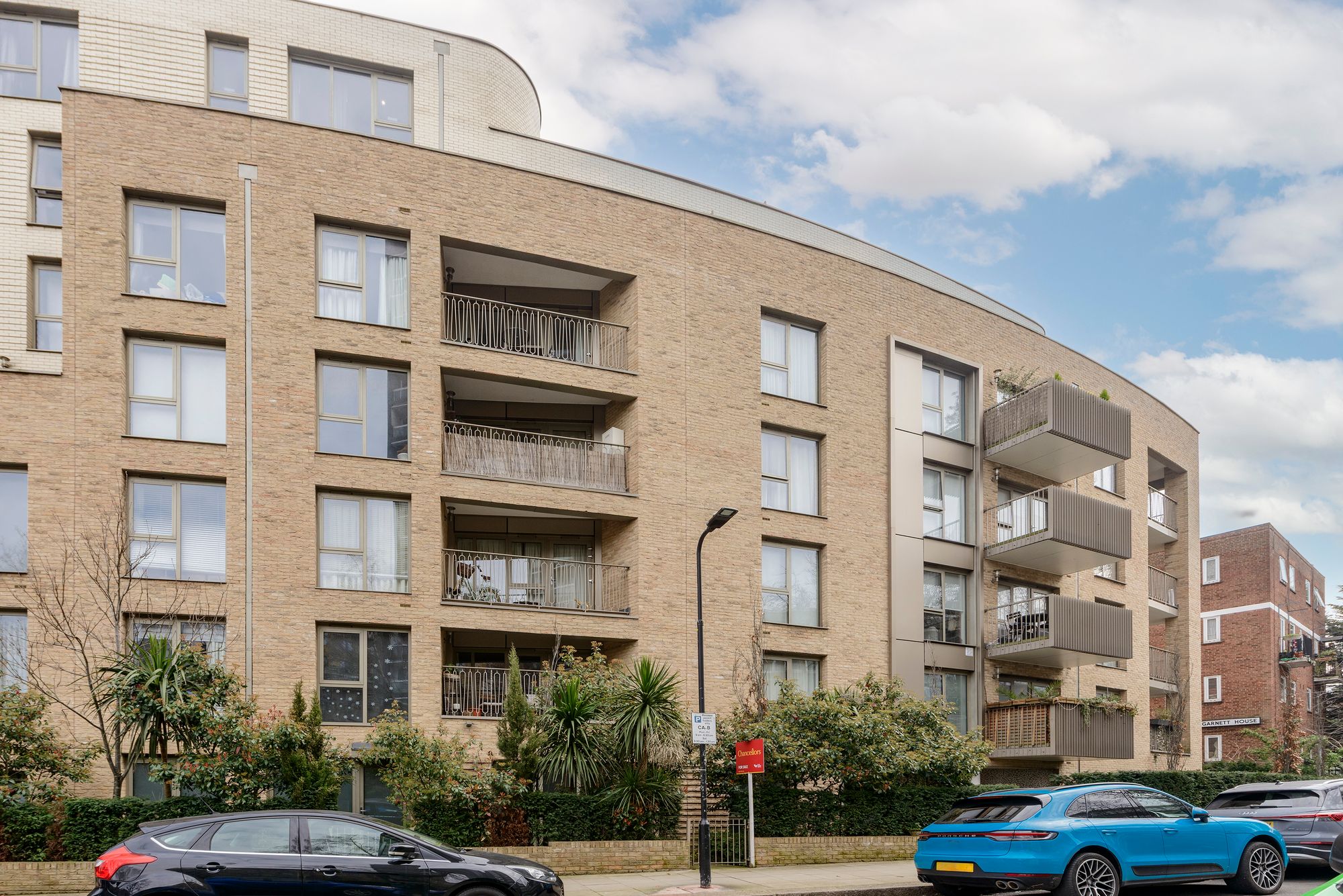 Flat Fellows Road in Greater London