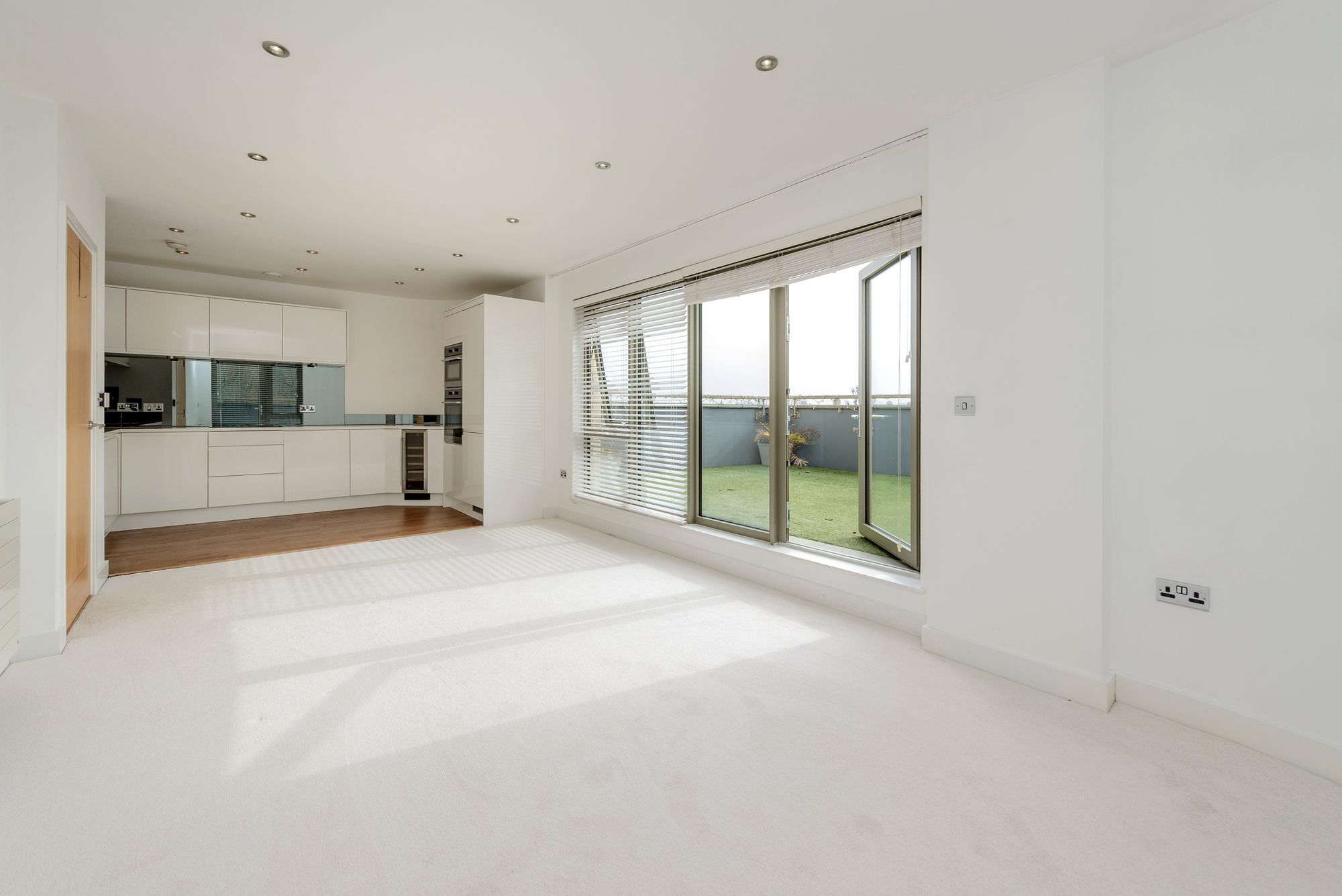 Flat Fellows Road in Greater London