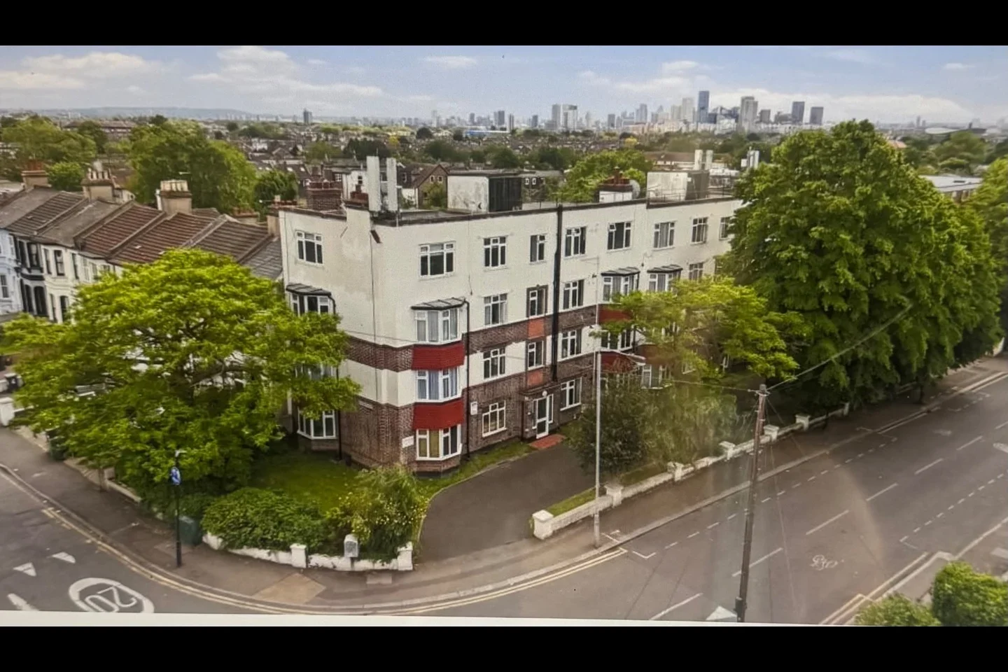 Flat Hainault Road in Greater London
