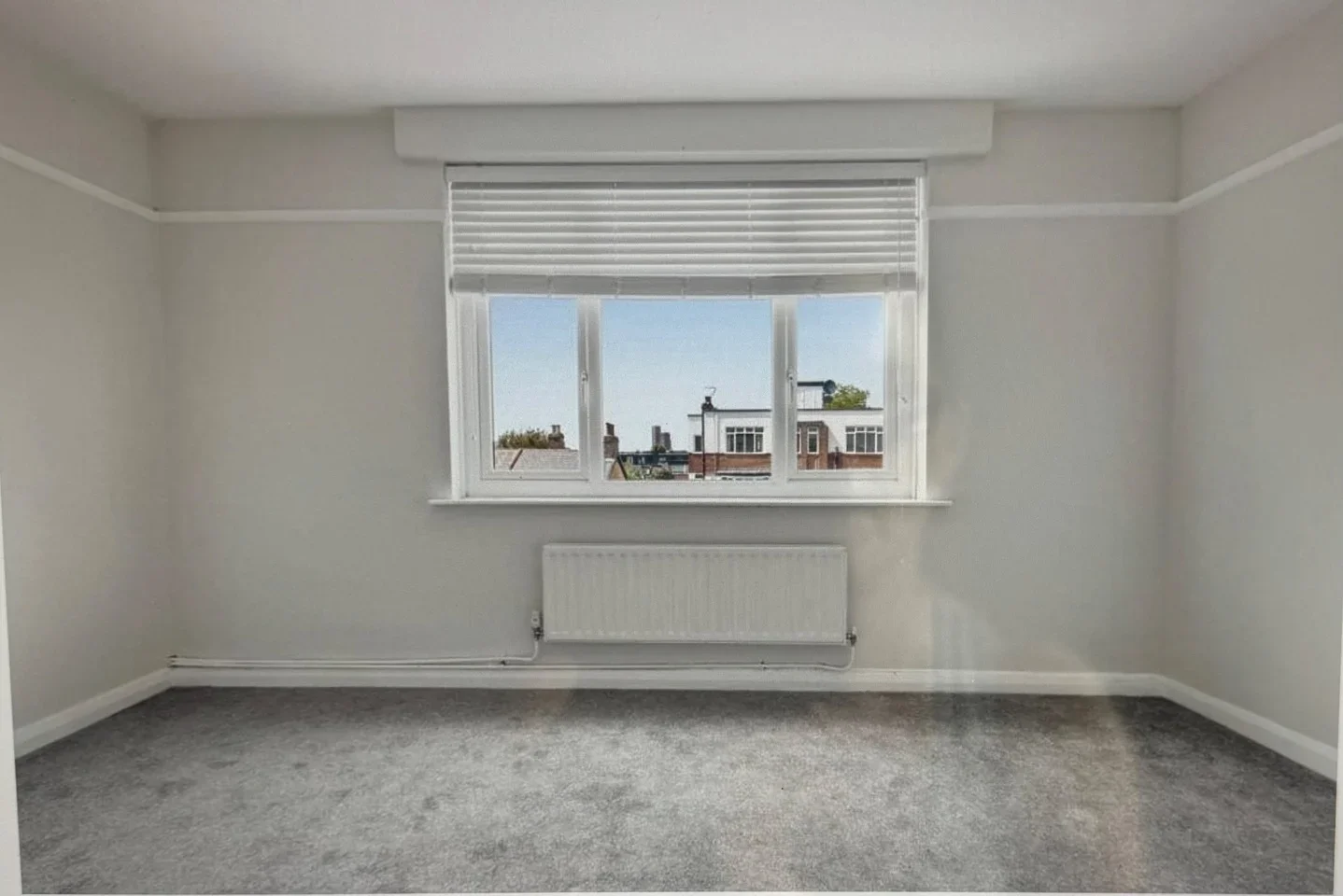 Flat Hainault Road in Greater London