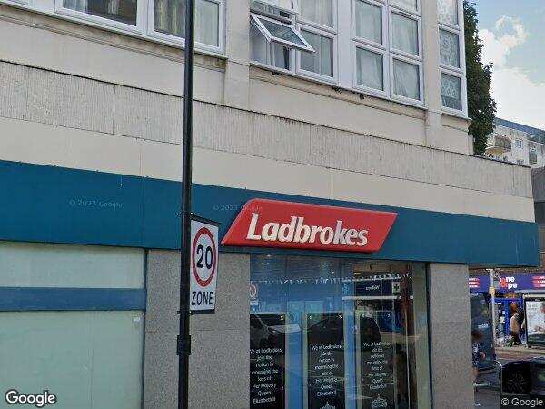 Flat Leeland Road in Greater London