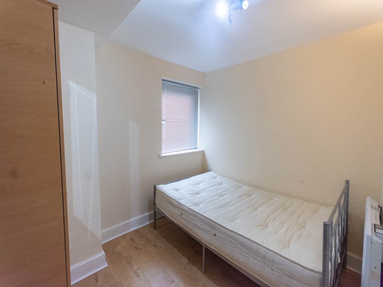 Flat Llanbleddian Gardens in Cardiff