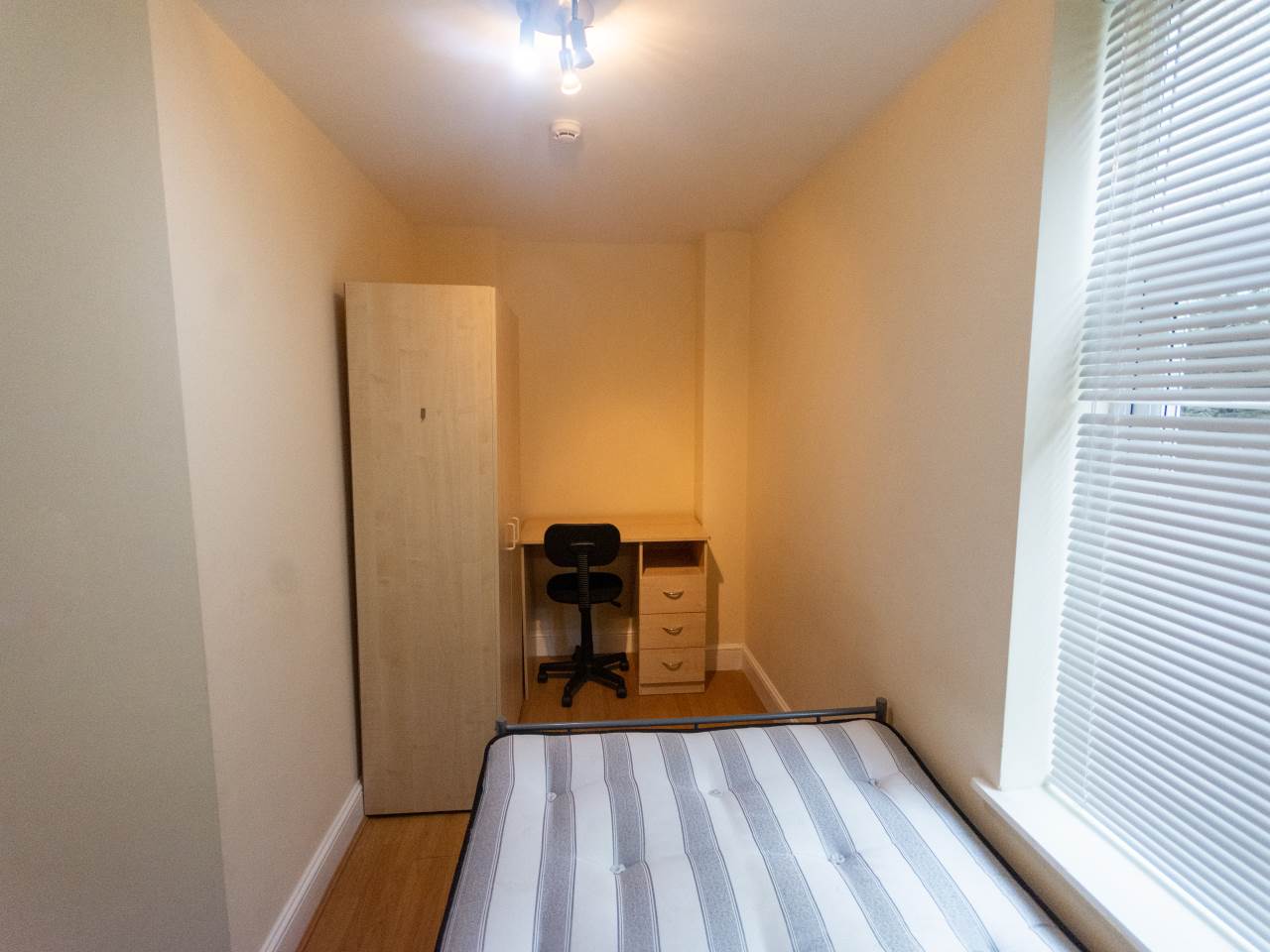 Flat Llanbleddian Gardens in Cardiff