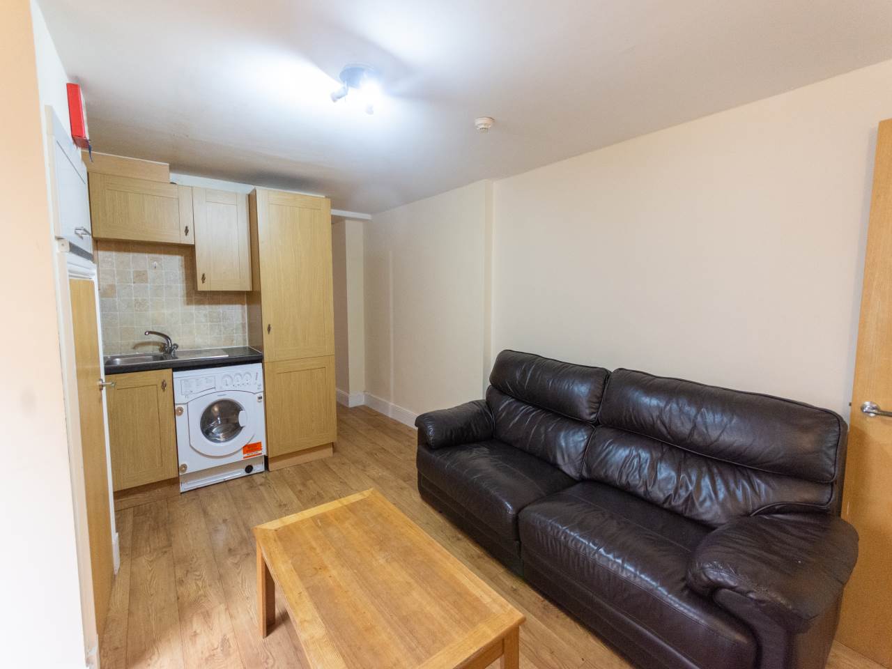 Flat Llanbleddian Gardens in Cardiff