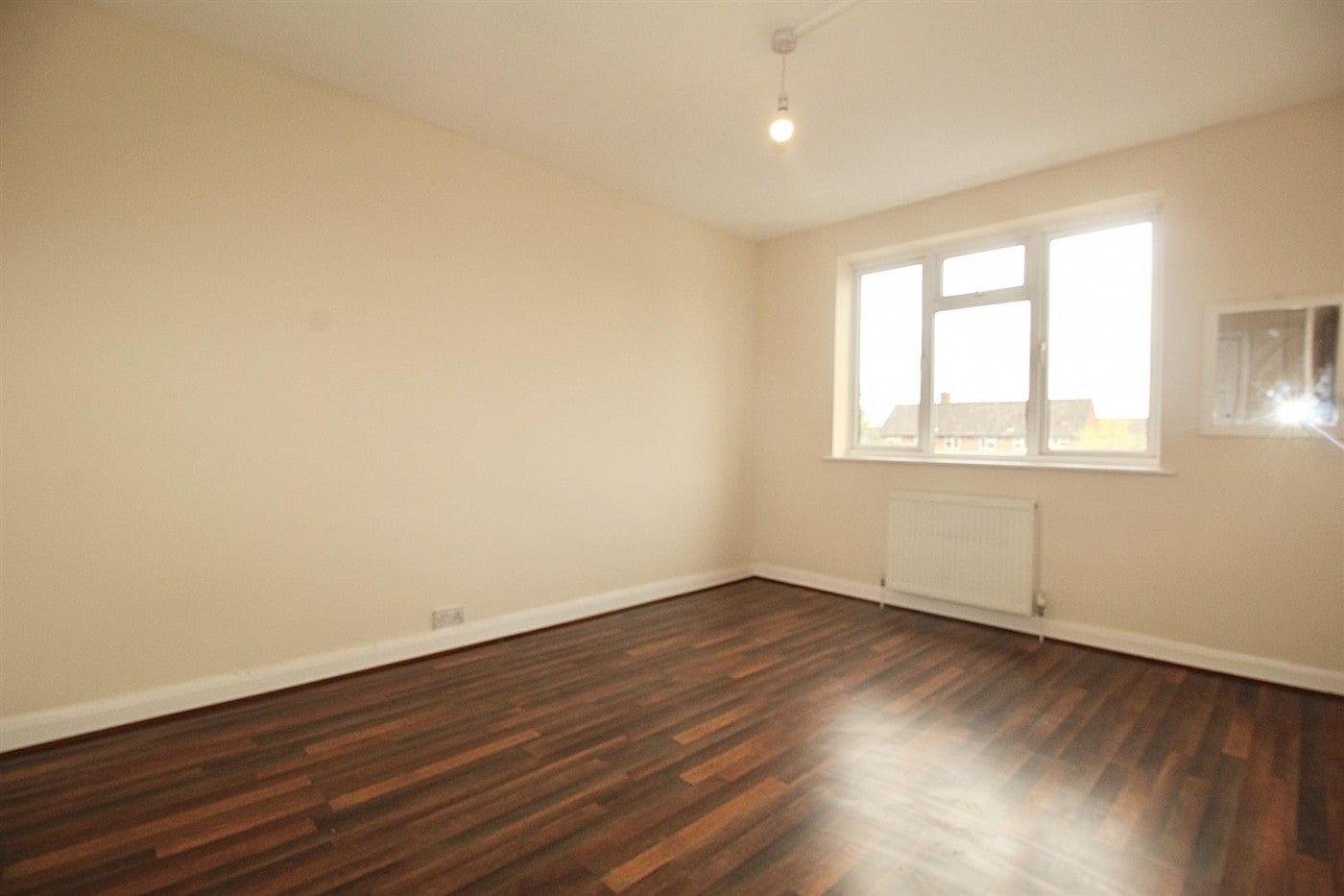 Flat Endeavour Road in Broxbourne